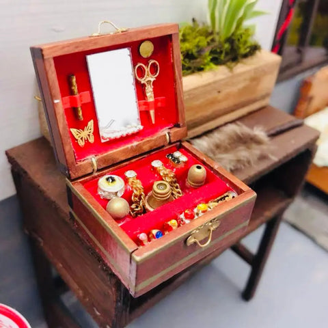 1/12 Scale Wooden Miniature Jewelry Box With Fixed Jewelry Pieces